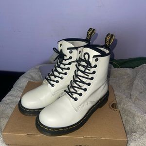 Doc Martens 1460 SMOOTH LEATHER LACE UP BOOTS